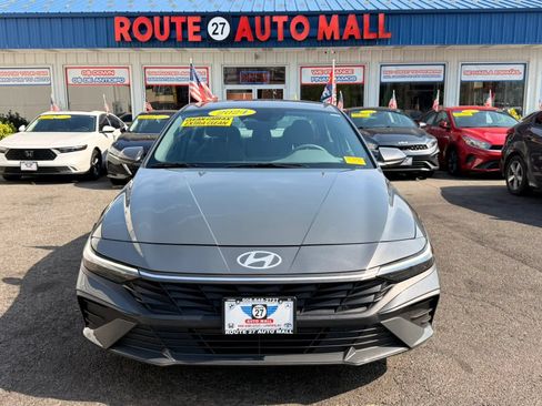 Used 2024 Hyundai Elantra SEL FWD image 3