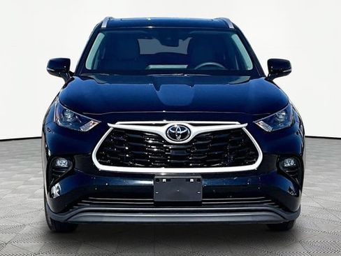 Used 2026 Toyota Highlander XLE AWD/4WD image 3