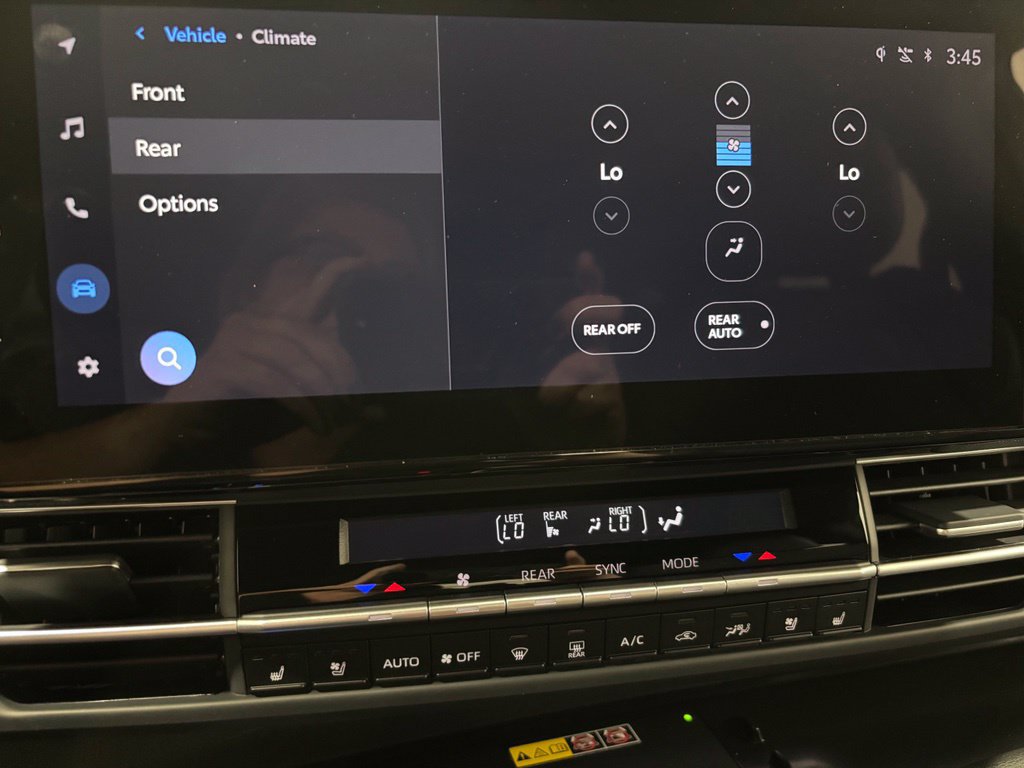 Used 2026 Toyota Sienna Limited FWD image 32
