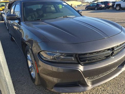 Used 2020 Dodge Charger SXT RWD image 2