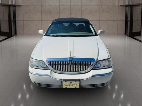 Used 2004 Lincoln Town Car Ultimate RWD image 8