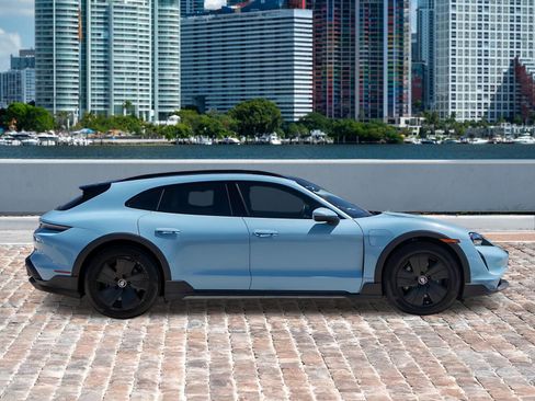 Used 2022 Porsche Taycan 4 Cross Turismo image 4