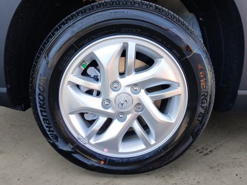 New 2025 Hyundai Venue SE image 14