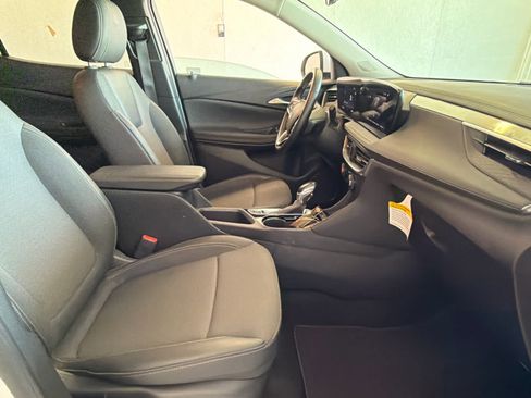 Used 2024 Buick Encore GX Preferred FWD image 23