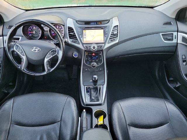 Used 2015 Hyundai Elantra Limited w/ Option Group 05 FWD image 7