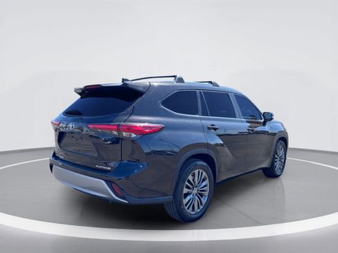 Used 2020 Toyota Highlander Platinum FWD image 6