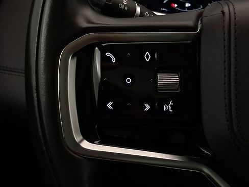 Used 2021 Land Rover Range Rover Evoque SE image 12