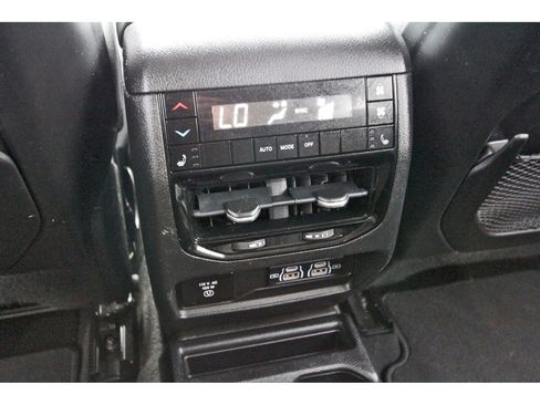 Used 2022 Jeep Grand Cherokee L Limited w/ Luxury Tech Group II image 16