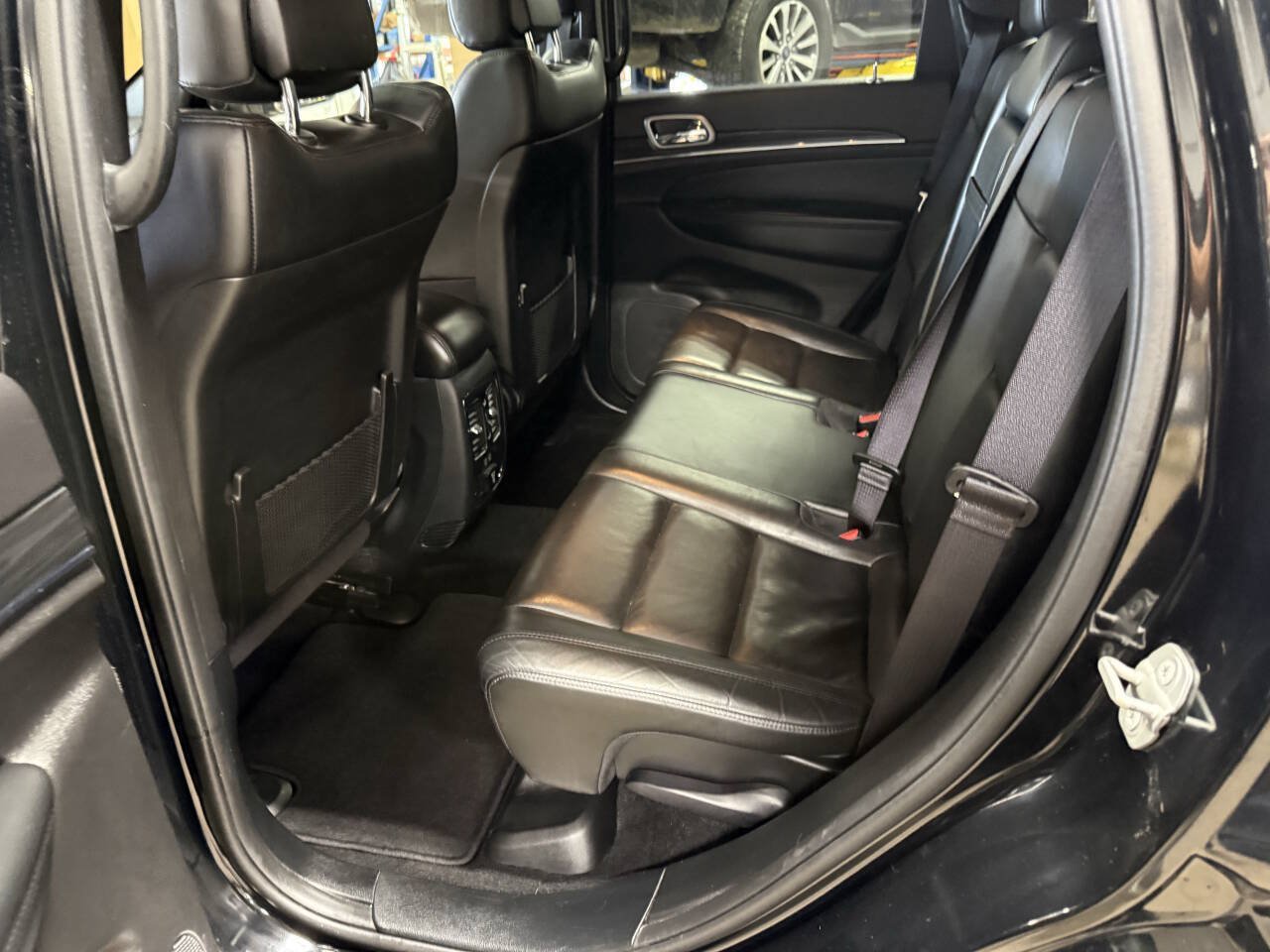 Used 2020 Jeep Grand Cherokee Limited AWD/4WD image 8