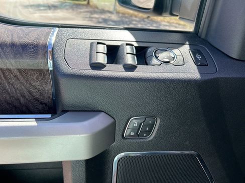 Used 2019 Ford F250 Lariat w/ Lariat Value Package image 18