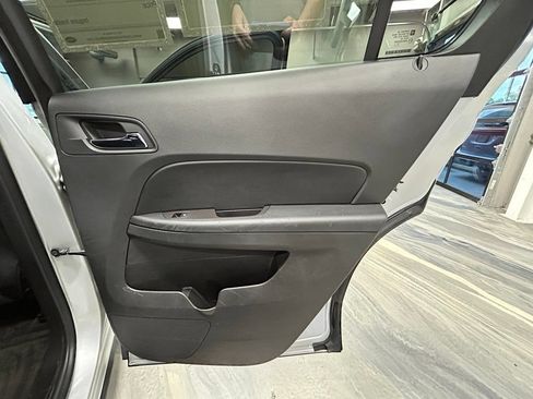 Used 2017 Chevrolet Equinox LS FWD image 38
