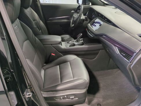 Used 2023 Cadillac XT4 Luxury w/ Cold Weather Package image 28