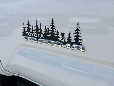 Used 2016 Toyota Tacoma TRD Sport w/ Premium & Technology Package image 34