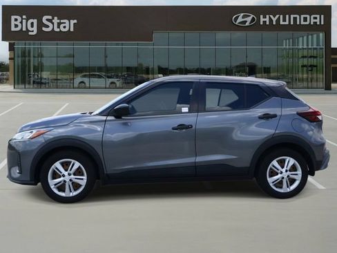 Used 2022 Nissan Kicks S FWD image 2