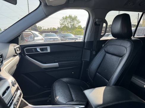Certified 2020 Ford Explorer XLT w/ Equipment Group 202A AWD/4WD image 24