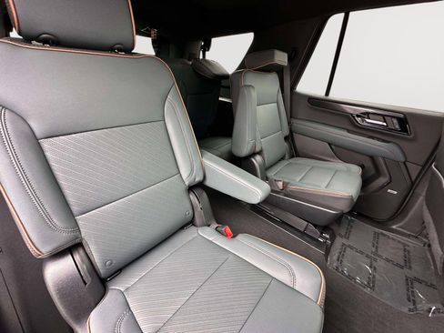 Used 2025 GMC Yukon AT4 w/ LPO, Floor Liner Package image 29