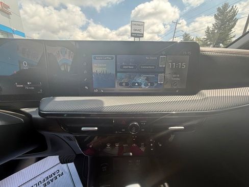 Used 2025 Nissan Kicks SR w/ SR Premium Package FWD image 21