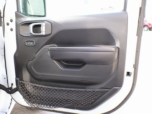 Used 2021 Jeep Gladiator Sport image 9