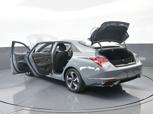 Used 2022 Hyundai Elantra SEL w/ Convenience + Premium Package image 70