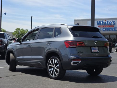 Used 2024 Volkswagen Taos SE w/ Panoramic Sunroof Package FWD image 16