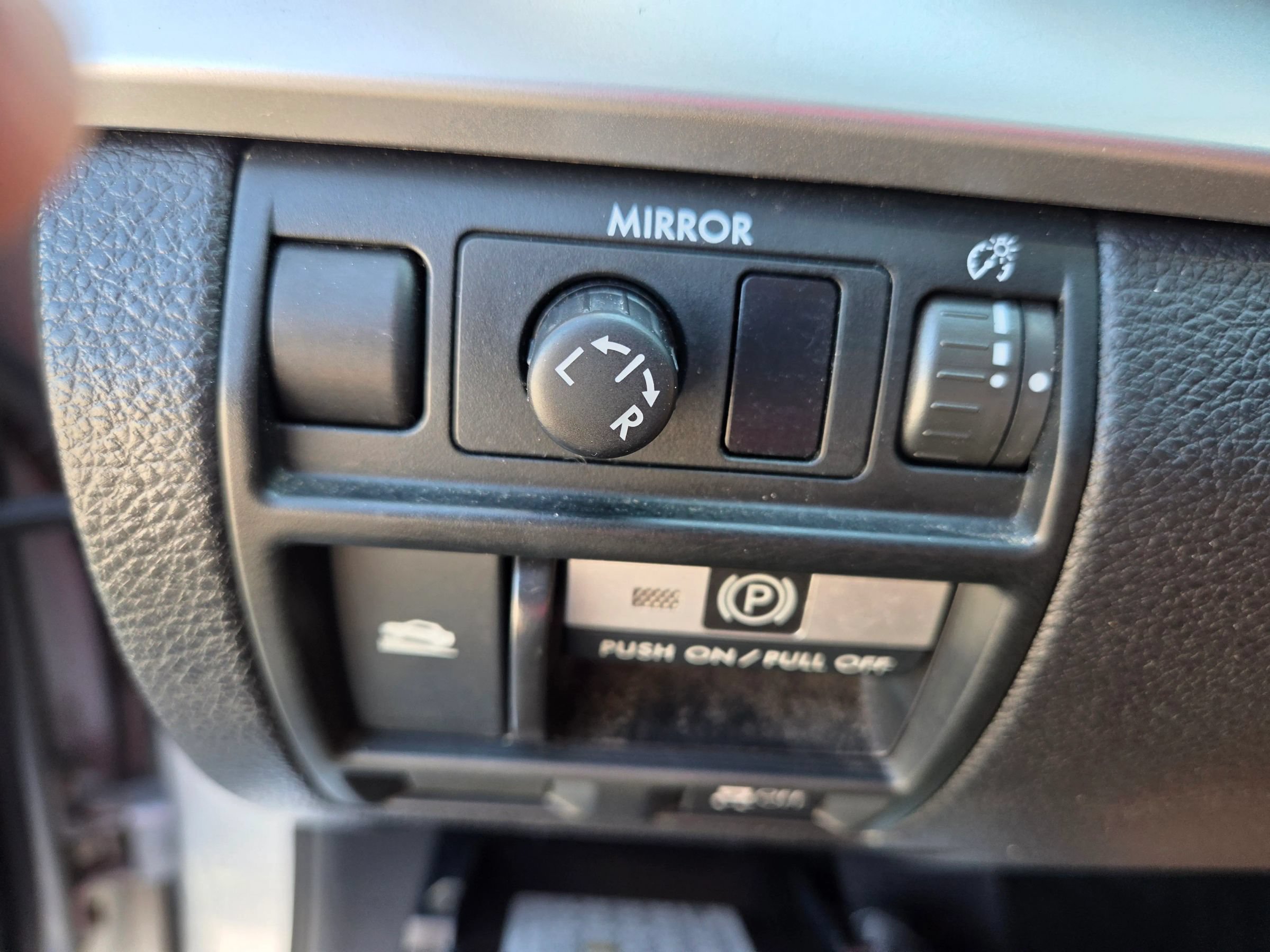 Used 2013 Subaru Outback 2.5i Premium w/ All-Weather Pkg AWD/4WD image 12