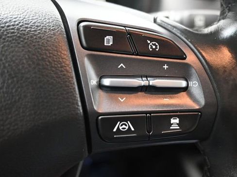Used 2023 Hyundai Kona Limited FWD image 19