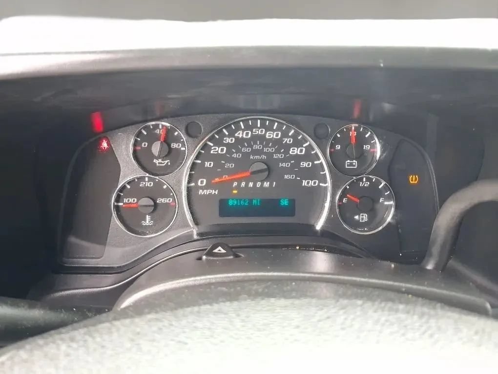 Used 2015 Chevrolet Express 2500 RWD image 24