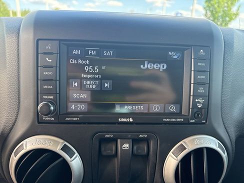 Used 2014 Jeep Wrangler Rubicon w/ Power Convenience Group AWD/4WD image 18