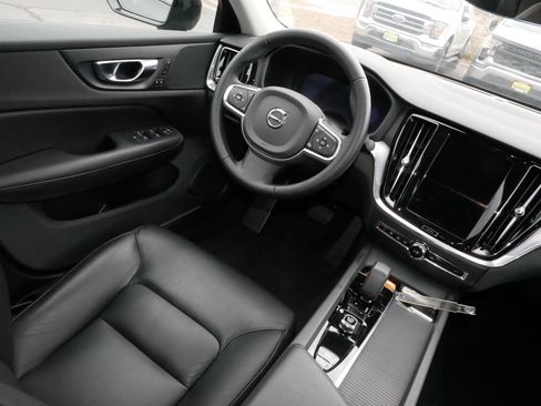 Used 2025 Volvo S60 B5 Core image 9