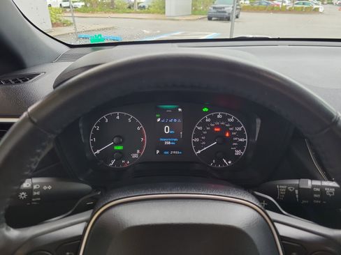 Certified 2024 Toyota Corolla Cross SE image 19