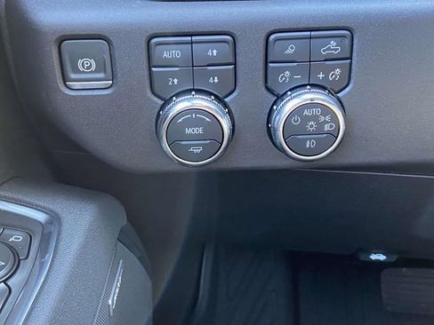 New 2025 GMC Sierra 1500 Elevation image 30