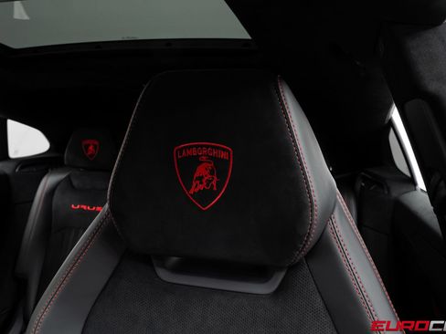 Used 2023 Lamborghini Urus Performante AWD/4WD image 48