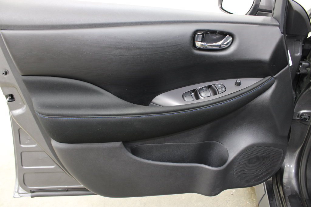 Used 2025 Nissan Leaf S FWD image 16