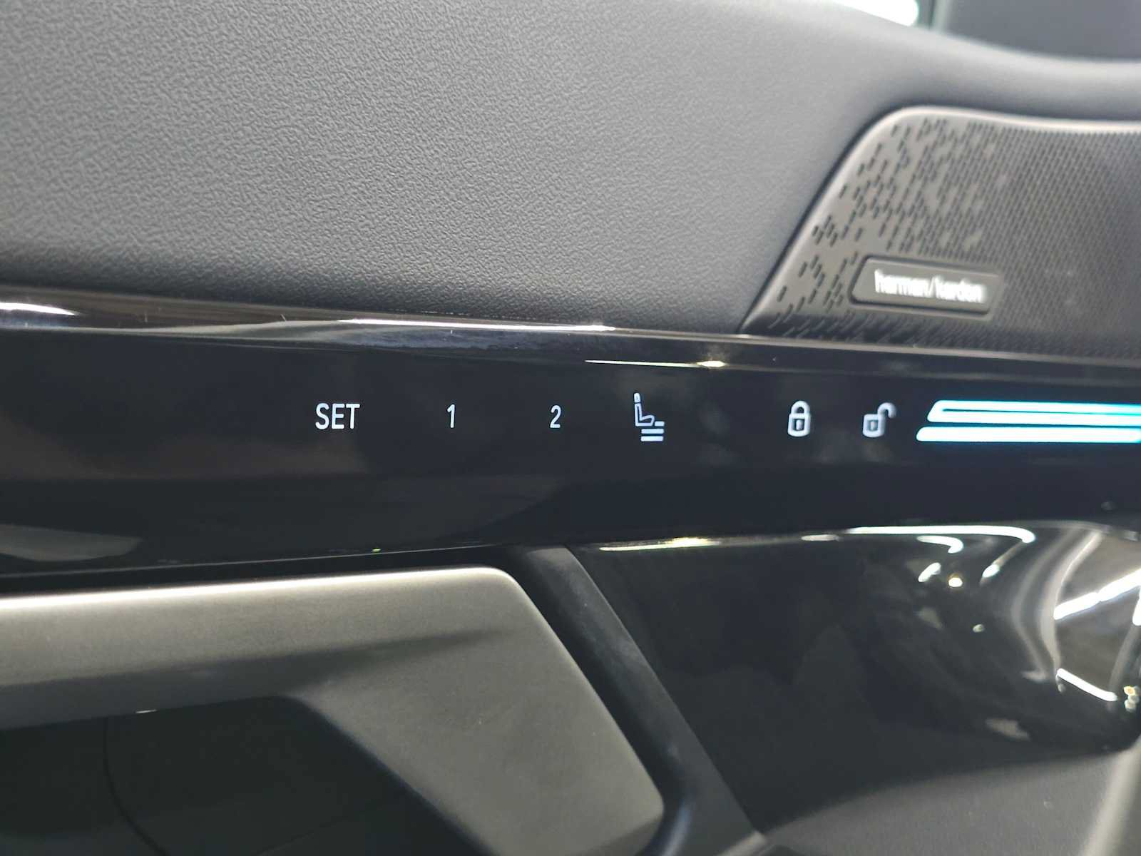 Used 2025 BMW 530i xDrive AWD/4WD image 24