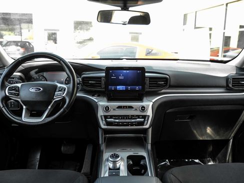 Used 2021 Ford Explorer XLT RWD image 15