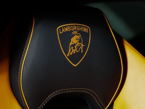 Used 2020 Lamborghini Huracan EVO image 35