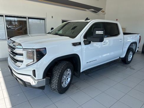 Used 2022 GMC Sierra 1500 SLE image 3