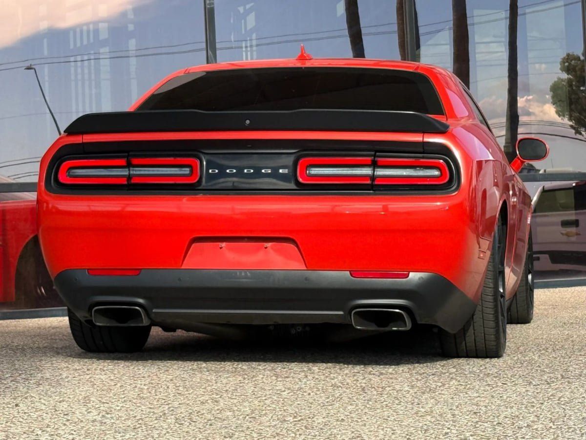 Used 2016 Dodge Challenger R/T Scat Pack w/ Leather Interior Group RWD image 11