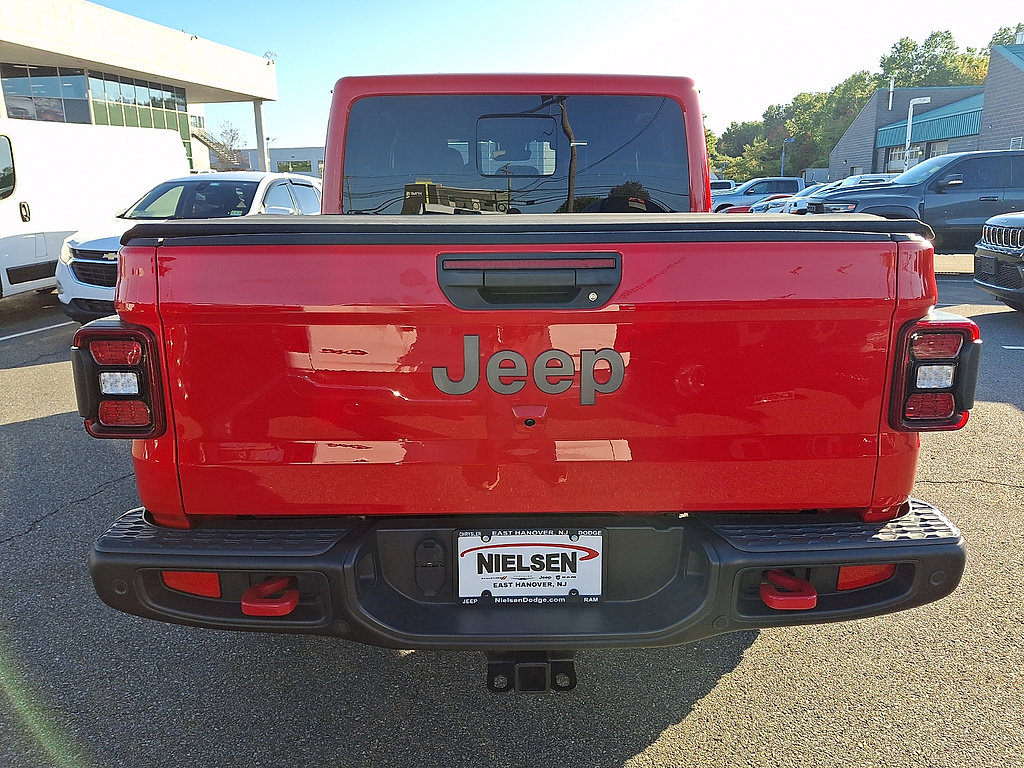 Used 2025 Jeep Gladiator Rubicon AWD/4WD image 6