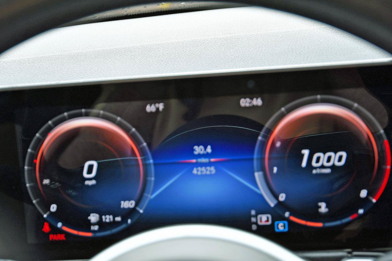 Used 2022 Mercedes-Benz GLB 250 w/ Premium Package image 11