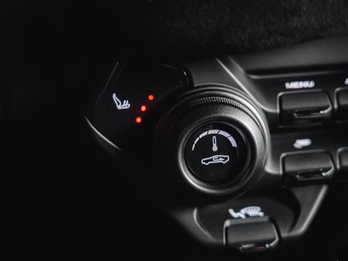 Used 2021 Aston Martin V8 Vantage Coupe image 45