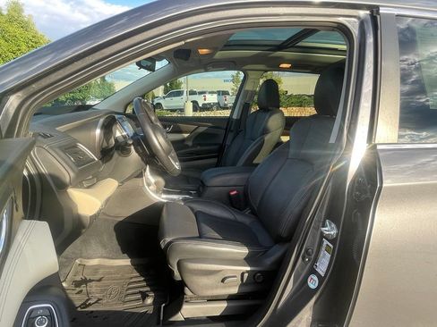 Used 2021 Subaru Ascent Touring w/ Popular Package #2 AWD/4WD image 12