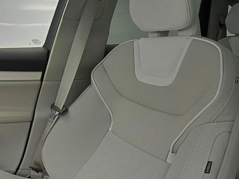 New 2025 Volvo EX90 Plus w/ Protection Package Premier image 28