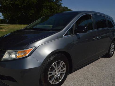 Used 2011 Honda Odyssey EX image 3