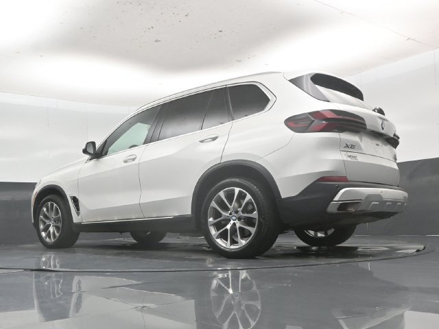 Used 2024 BMW X5 xDrive40i AWD/4WD image 57