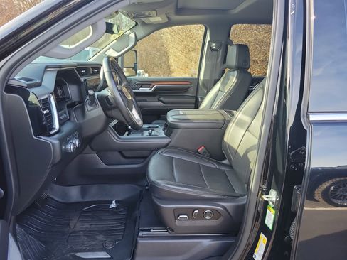 Used 2024 GMC Sierra 3500 Denali w/ Denali Reserve Package image 13