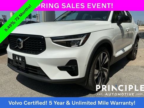 Certified 2025 Volvo XC40 B5 Plus AWD/4WD image 5