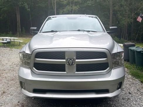 Used 2017 RAM 1500 Express RWD image 3