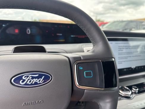 Used 2025 Ford Expedition Active AWD/4WD image 20
