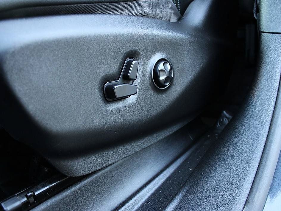Used 2020 Chrysler Pacifica Touring-L Plus w/ Advanced Safetytec Group FWD image 10